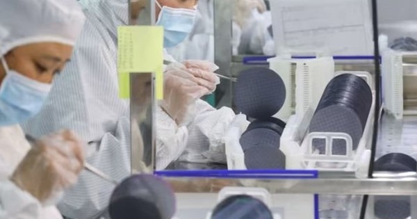 Trung Quốc gây choáng khi bán tấm pin mặt trời giá chỉ bằng 1/2 hàng Nhật