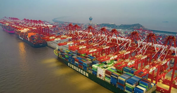 Tổng thống Mỹ Trump dịu giọng sau khi dọa áp thuế 100% với Trung Quốc