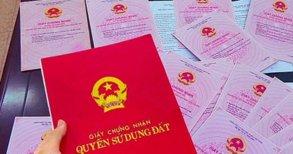 Yêu cầu dân phải photo sổ đỏ: Xã, phường đang 'đi lùi thời đại'?