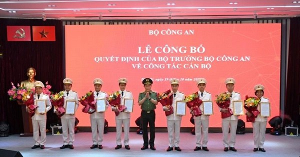 8 lãnh đạo chủ chốt của MobiFone vào biên chế của lực lượng Công an nhân dân