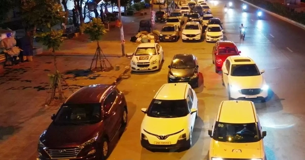 Cận cảnh tuyến đường được Trưởng Phòng CSGT Hà Nội nói 'về đêm là thành bãi xe khổng lồ'