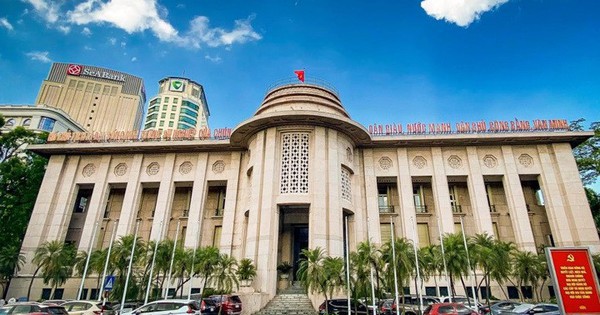 Ngân hàng Nhà nước bơm mới cho thị trường 119.000 tỷ đồng trong tuần qua, tiếp tục bán ngoại tệ can thiệp