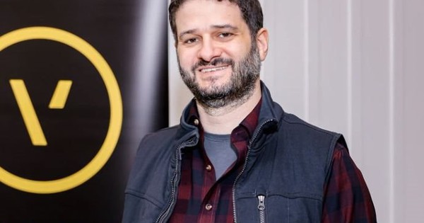 Co-founder Meta thừa nhận kiệt sức, thừa nhận 'phải đeo mặt nạ mỗi ngày'