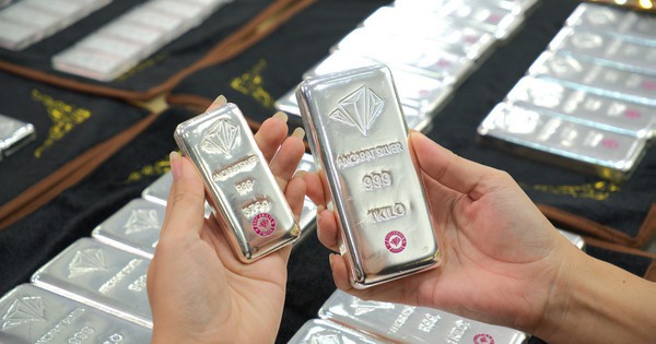 Giá bạc lao dốc