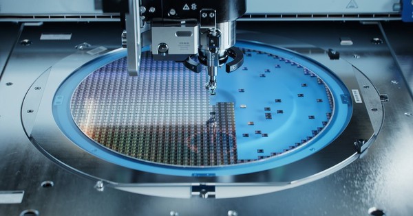 "Ngon ăn lại hóa ê chề": Trung Quốc lén tháo máy quang khắc để copy, ai ngờ bị hỏng phải gọi người đến sửa?