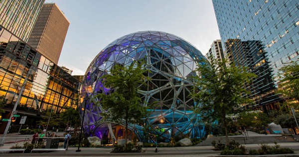 Amazon gây sốc: 14,000 nhân viên bị sa thải qua tin nhắn, công ty công nghệ đang loay hoay trong bão AI?