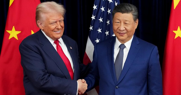 Gặp Thủ tướng Nhật trong cung điện, gặp Tổng thống Hàn tại bảo tàng: Vì sao ông Trump gặp ông Tập ở… sân bay?