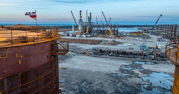 Giữa bão trừng phạt của Mỹ và phương Tây, Nga tìm thấy ‘cửa’ mới để xuất khẩu dầu: Là nước không có quan hệ ngoại giao với Moscow