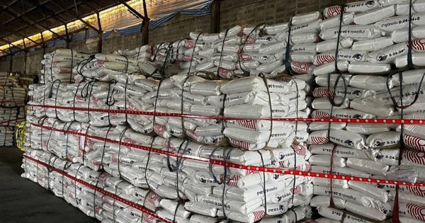 Một trung tướng chỉ huy cuộc đột kích, tóm gọn đường dây buôn bán phân bón giả quy mô lớn, tịch thu hơn 16.000 kg hóa chất không giấy phép