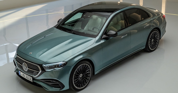 Mercedes-Benz E-Class mới sắp cập bến thị trường Việt