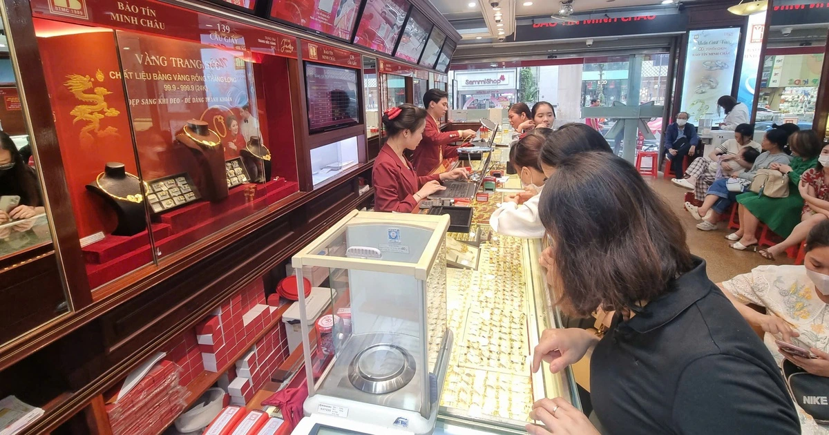 Giá vàng hôm nay 12.10.2025: Bỏ độc quyền vàng miếng, chênh lệch mua bán vẫn 3 triệu