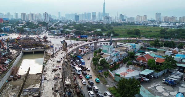 Ngổn ngang ở công trường nút giao hơn 3.400 tỷ chậm tiến độ tại TPHCM