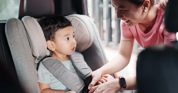 Quy định sử dụng ghế trẻ em trên ô tô tại các nước như thế nào?