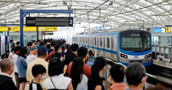 Metro số 1 dừng bán vé giấy, cho mang xe đạp gấp lên tàu