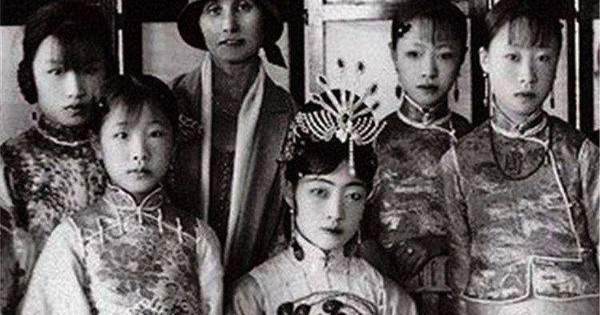 Hé lộ loạt ảnh hiếm chưa từng thấy chụp đám cưới Phổ Nghi - hoàng đế cuối cùng của Trung Quốc