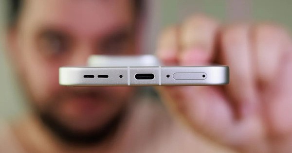Chuyên gia review: "Không iPhone hay Samsung, tôi dùng mẫu điện thoại này 1 tuần mà chỉ phải sạc có 4 lần"