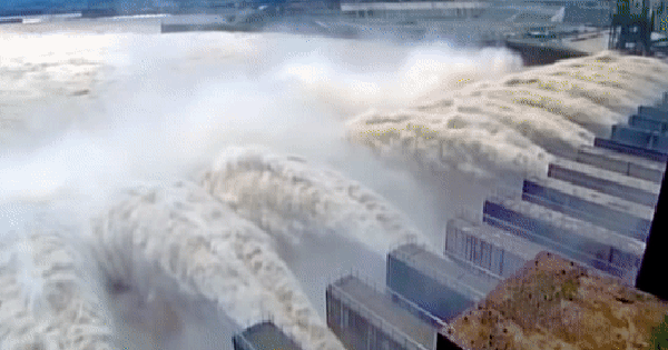 Kỳ tích chưa từng có: Quốc gia tỷ dân chặn đứng sông dữ trong 24 giờ, xây 2 đập thủy điện công suất khủng