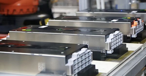 Trung Quốc tung sản phẩm gây chú ý toàn cầu: Pin xe điện bị khoan và đâm bằng đinh vẫn không cháy nổ, chạy 1.300 km với 1 lần sạc