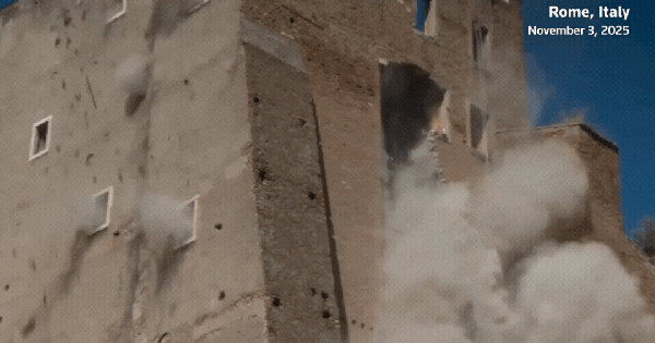 Tháp cổ ở Rome bị sập, đè chết công nhân