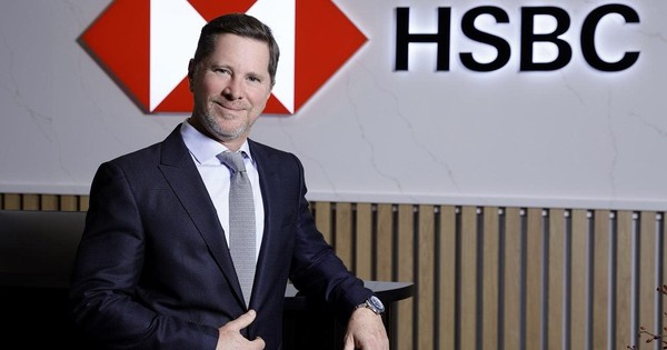 Sếp HSBC Việt Nam: Thế hệ "bánh mì kẹp" lột tả những áp lực của giới trẻ vì già hóa dân số