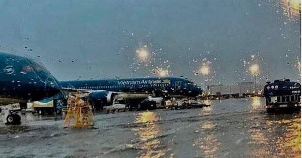 8 sân bay chịu ảnh hưởng trực tiếp của bão số 13, hàng loạt chuyến bay bị hoãn, hủy