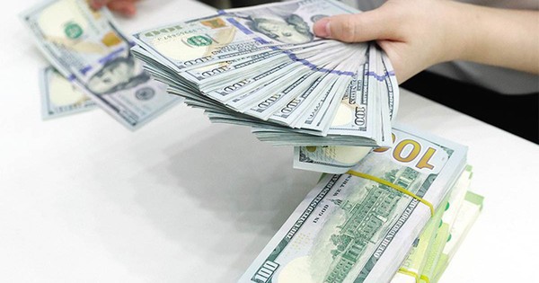 Tỷ giá USD chợ đen tăng hơn 8% từ đầu năm, riêng tháng 10 tăng 4,7%