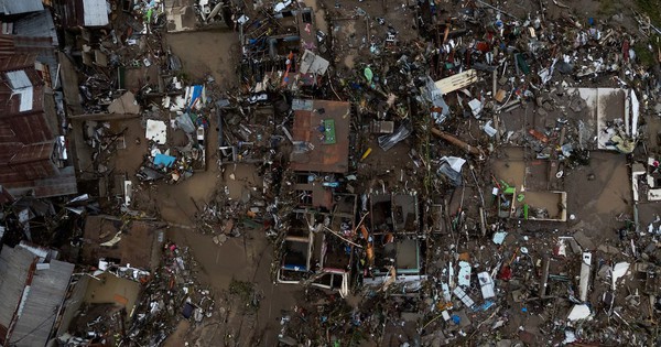 Bão cuồng phong Kalmaegi quá hung tàn, tất cả đều bị phá hủy: Những hình ảnh flycam lột tả sự thảm khốc