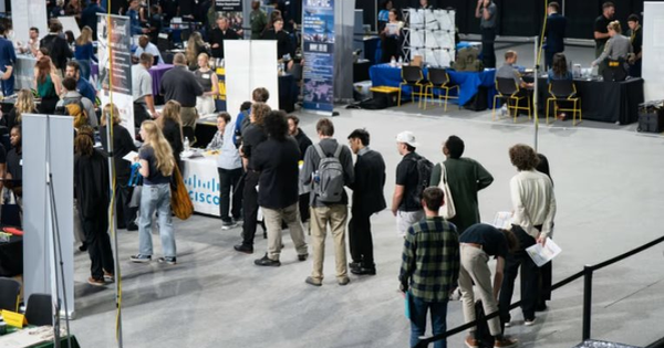 Chưa từng có trong 22 năm, thị trường lao động Mỹ gặp tình trạng báo động: Dự đoán khả năng Fed cắt giảm lãi suất tăng lên 68%