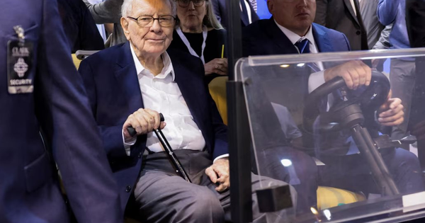 Warren Buffett cảnh báo: Không phải tôi!