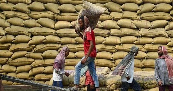 Cầu yếu, cung tăng gây sức ép lên giá gạo xuất khẩu của các nước châu Á