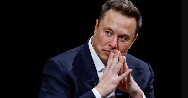 Elon Musk cảnh báo ‘cơn sóng thần’ AI đang cuốn trôi công việc bàn giấy