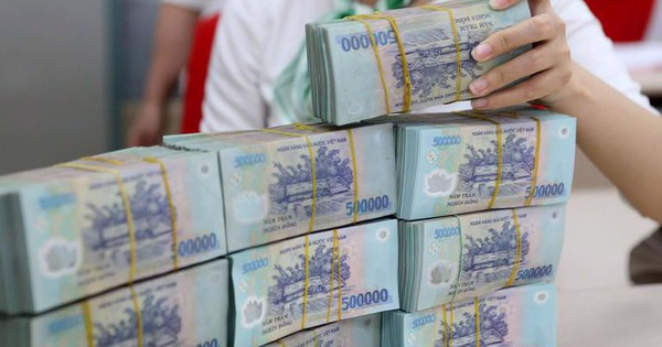 Lãi suất tiết kiệm nhiều ngân hàng tăng chạm trần quy định của Ngân hàng Nhà nước