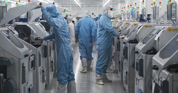 Quốc gia quyền lực nhất nhì BRICS 'tự cứu mình' giữa 'vòng vây' của Mỹ: Chắp vá, sao chép bằng mọi cách có thể, 'chỉ cách vài nano giây' là vượt mặt Mỹ