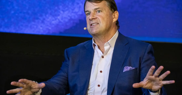 CEO Ford bị sốc khi tháo rời xe điện Trung Quốc và Tesla