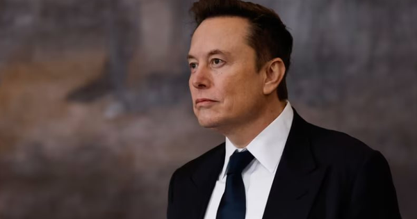 Elon Musk siết tay ga: Nhân viên Tesla vừa được cảnh báo 2026 sẽ là 'năm khắc nghiệt nhất cuộc đời bạn'