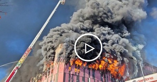 Ngọn lửa khổng lồ nuốt chửng kho hàng thời trang Hàn Quốc