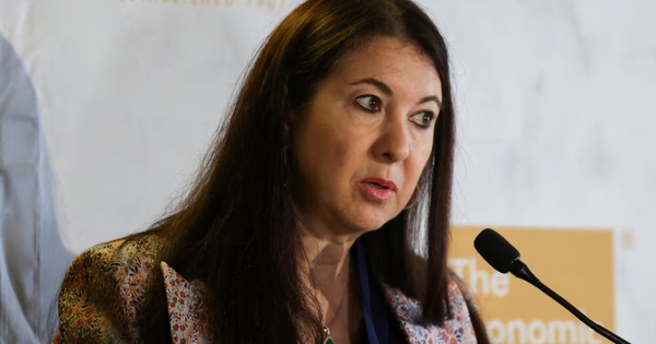 Cựu thống đốc Fed bị điều tra: Chồng toàn mua bán cổ phiếu ngay trước khi Fed ra quyết định then chốt