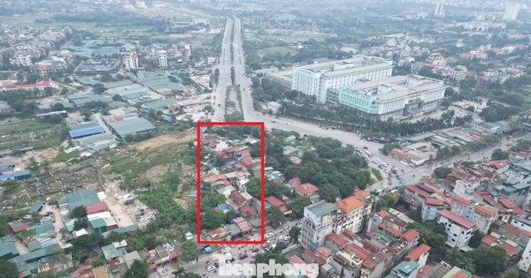 Nút giao ‘dị dạng’ ở Hà Nội lại vỡ tiến độ mặt bằng, giao thông ùn tắc