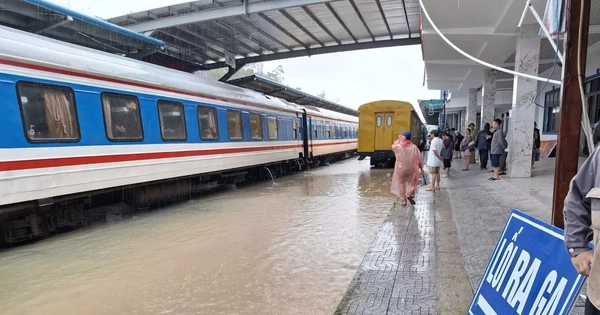 Đường sắt dừng tàu khách, khẩn cấp giữ cầu Luật Lễ