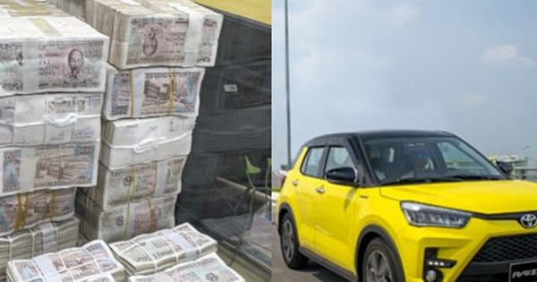 Khách mang 252 triệu đồng tiền lẻ mua xe, đại lý phải huy động 3 người khiêng