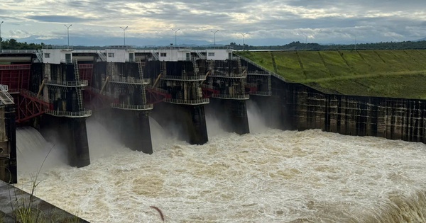 Nhà máy thủy điện trên sông Sêrêpốk thông báo khẩn xả tràn đến vùng hạ du