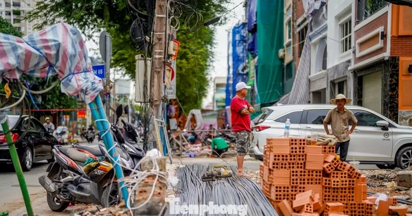 Người dân tháo dỡ nhà cửa, giao mặt bằng thi công cầu Nguyễn Khoái