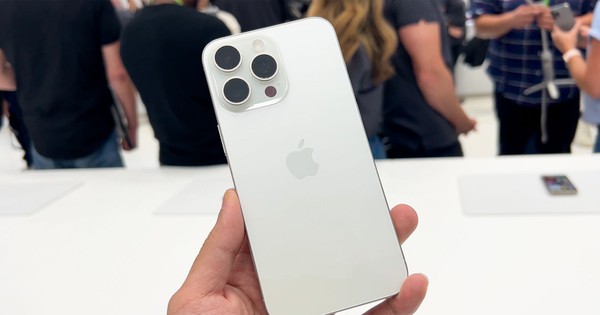 5 chiếc iPhone cũ đáng xuống tiền nhất cuối năm 2025