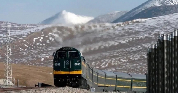 Trung Quốc chi số tiền khủng chôn 15.000 thanh sắt dọc tuyến đường sắt: Hóa ra họ chính là "bậc thầy"