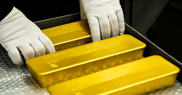 Thêm dấu hiệu cho thấy Nga đang chịu sức ép lớn: Bán hơn 200 tấn vàng khi giá leo thang, rút dần kho dự trữ để 'vá' ngân sách