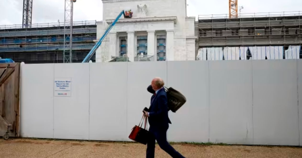 Từ nhà đầu tư đến chuyên gia đều phải 'đoán già đoán non' về quyết định hạ lãi suất của Fed: Chuyện gì đang xảy ra?