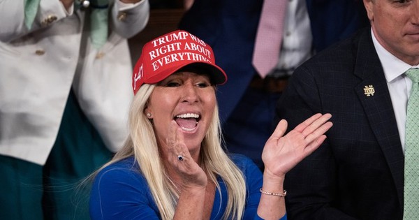 Nữ nghị sĩ Mỹ cân nhắc tranh cử tổng thống là ai?