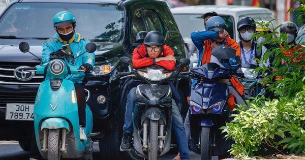 Hà Nội dự kiến hỗ trợ tối đa 5 triệu đồng mỗi người để đổi xe máy điện, miễn phí tiền vé sử dụng phương tiện công cộng