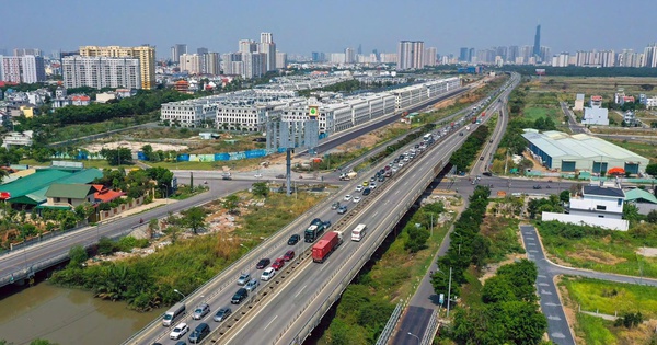 TẠO SỨC BẬT ĐỂ TP HCM BỨT PHÁ: Khơi thông điểm nghẽn thể chế