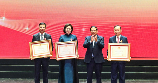 Thống đốc NHNN Nguyễn Thị Hồng, Phó Thống đốc Phạm Thanh Hà được trao tặng huân chương lao động hạng Nhất